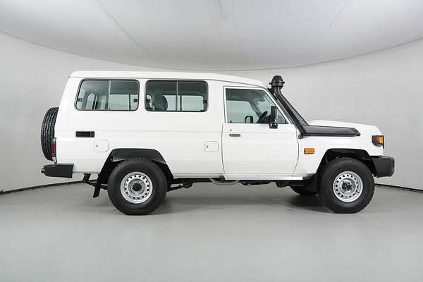 2024 Toyota Landcruiser 70 Series LC78 GXL + Diff Locks Gdjl78R