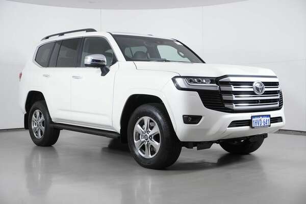 2023 Toyota Landcruiser LC300 Sahara (4x4)