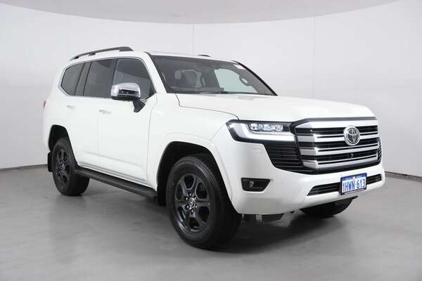 2023 Toyota Landcruiser LC300 Sahara (4x4)