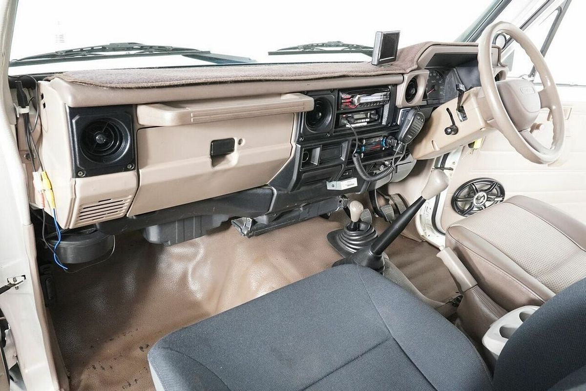1999 Toyota Landcruiser (4x4) HZJ79R 4X4