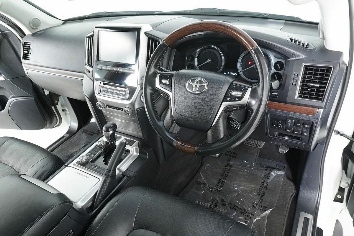 2017 Toyota Landcruiser Sahara (4x4) VDJ200R MY16