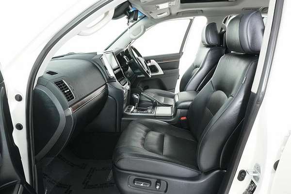 2017 Toyota Landcruiser Sahara (4x4) VDJ200R MY16