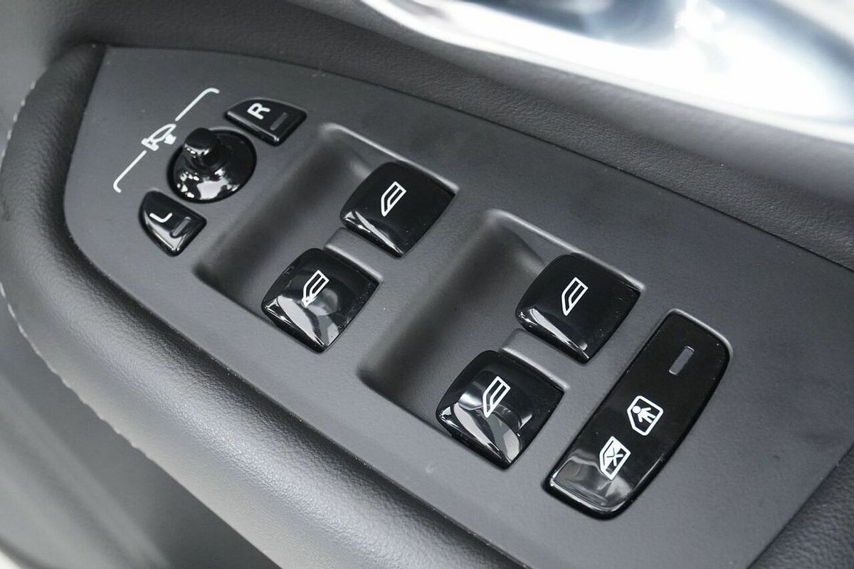 2022 Volvo XC90 B6 R-Design Mhev 256 MY22